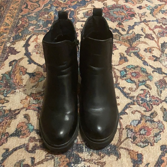 SOLD Princess Polly DAMAGE BOOTS BLACK - Picture 4 of 8